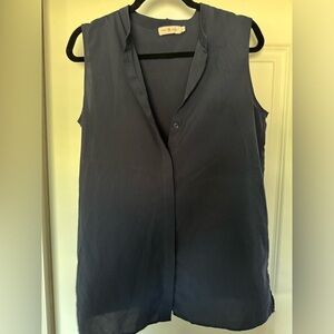 Sleeveless tank in Tory Navy💙